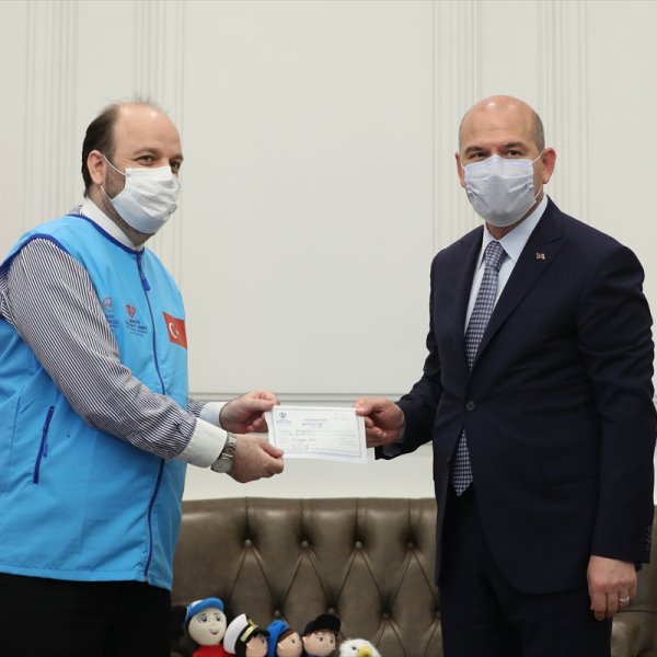 İçişleri Bakanı Soylu, 10 briket ev bağışladı