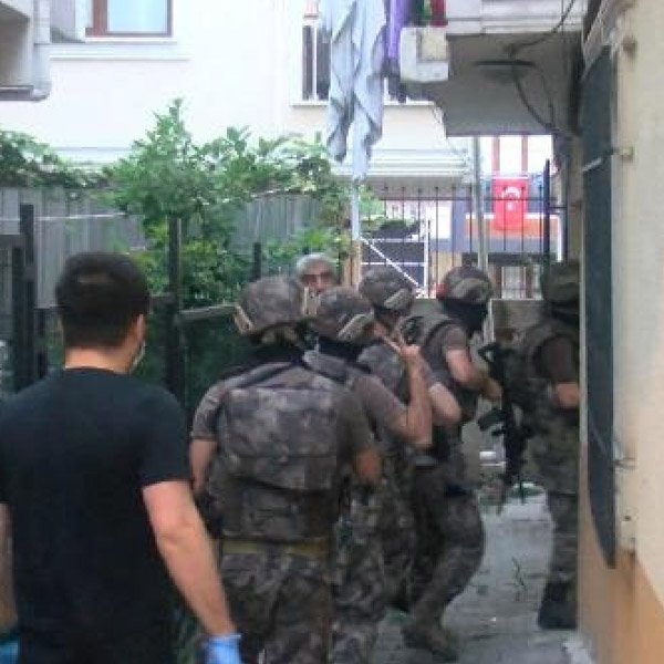 İstanbul'da uyuşturucu satıcılarına baskın