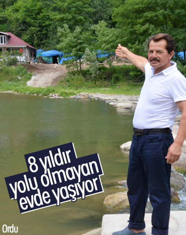 Ordu'da yolu olmayan eve kayalardan yol yaptı