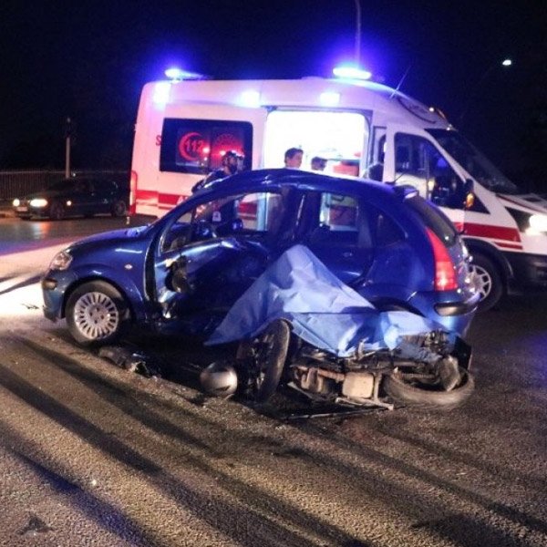 Manisa’da otomobille motosiklet çarpıştı: 1 ölü 3 yaralı