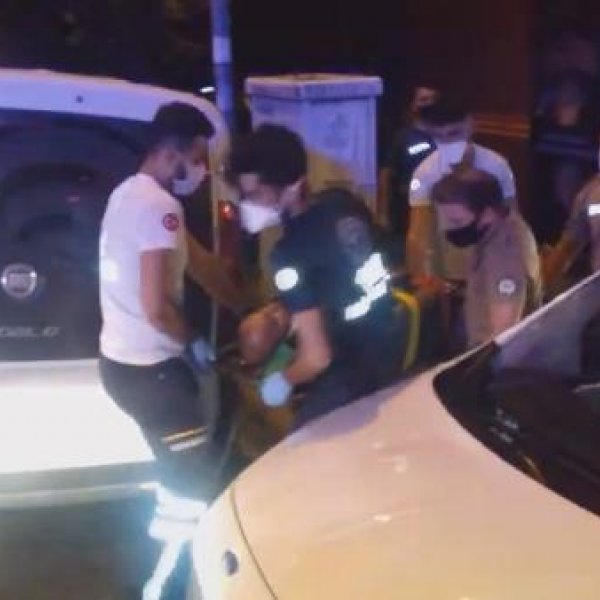 Kavga ettikleri arkadaşlarını balkondan aşağı attılar