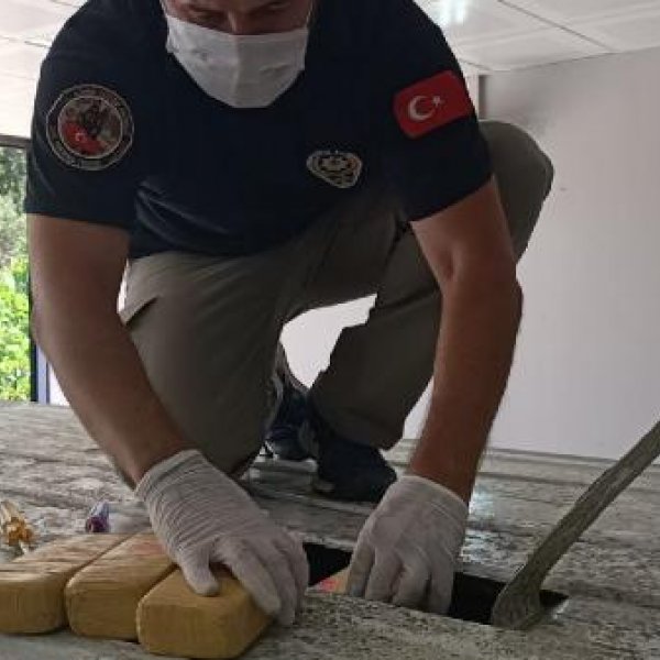 Kocaeli'de aracın tavanından 375 kilo eroin çıktı