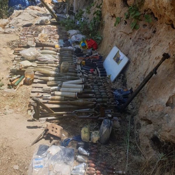 Pençe-Kaplan Operasyonu'nda PKK mühimmatı ele geçirildi