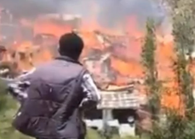 Artvin'deki köy evlerinde yangın çıktı