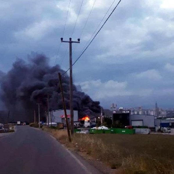 Gebze’de geri dönüşüm tesisinde yangın