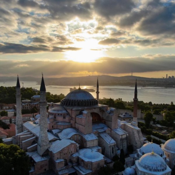 Ayasofya’da gün doğumu sırasında muhteşem manzara
