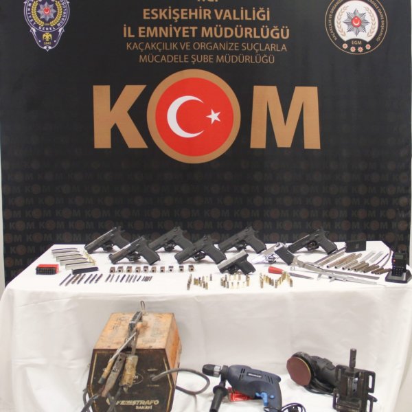 Eskişehir'de silah kaçakçılarına operasyon: 2 gözaltı