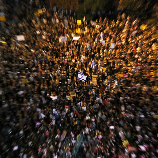 Binlerce İsrailli, Netanyahu hükümetini protesto etti