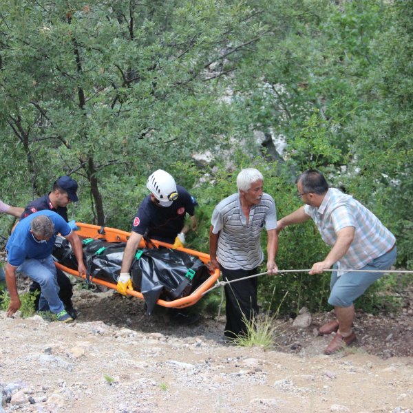 Alanya’da otomobil uçuruma yuvarlandı: 3 ölü, 4 yaralı