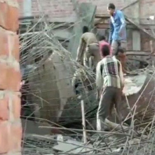 Hindistan’da maymunlar çatıya atladı: 5 ölü