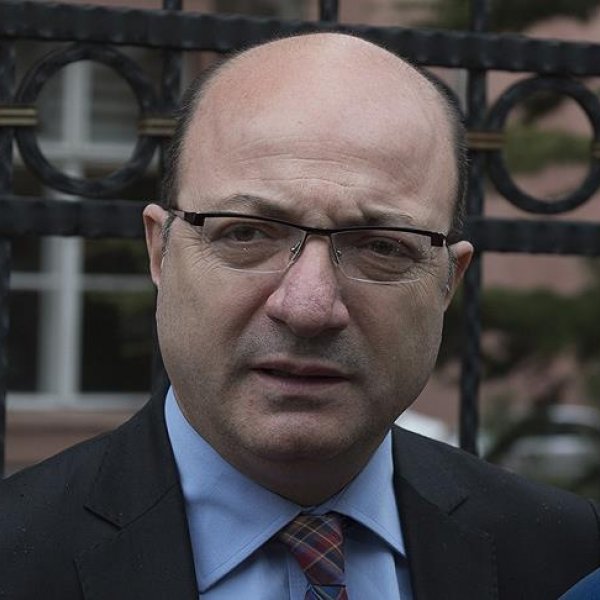 İlhan Cihaner, CHP Genel Başkanlığı'na aday oldu