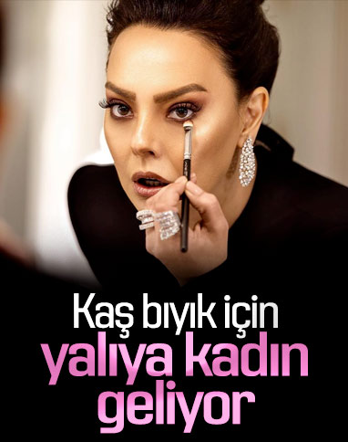Ebru Gündeş'in kaş bakımı yalıda yapılıyor