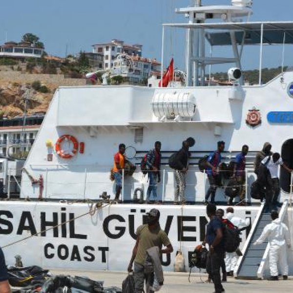 Datça açıklarında 37 kaçak göçmen yakalandı