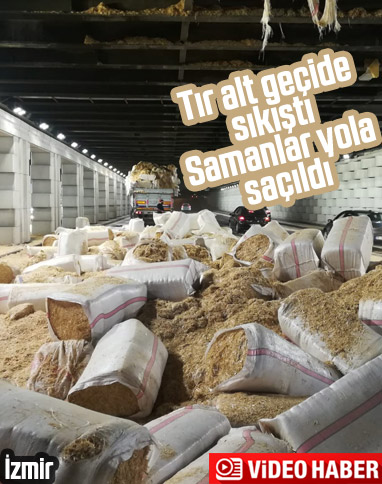 İzmir'de saman yüklü tır alt geçide sıkıştı