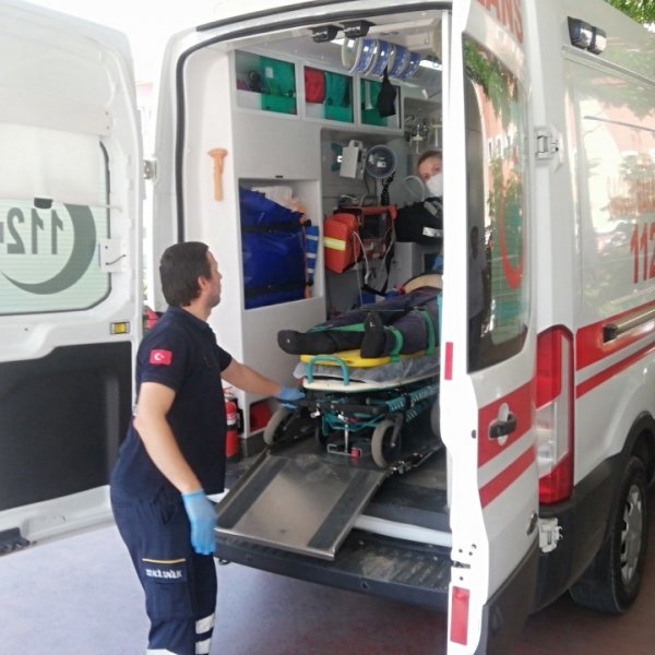 Gölcük'te inşaattan düşen işçi hayatını kaybetti