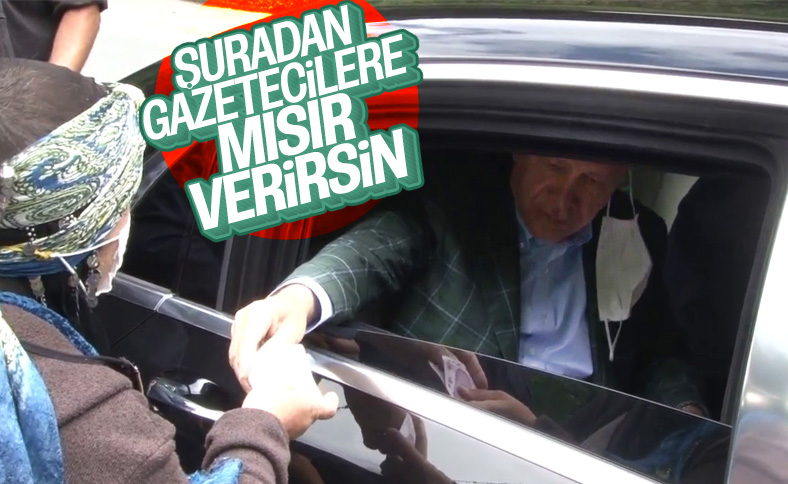 Cumhurbaşkanı Erdoğan Rize'de basına mısır ikram etti