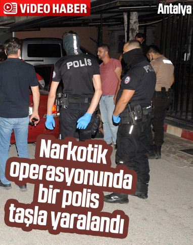 Antalya'da uyuşturucu operasyonunda bir polis taşla yaralandı