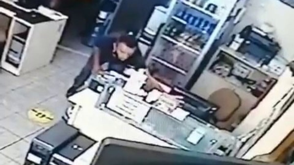 Şişli'de kafede sadaka kutusu çalan hırsız