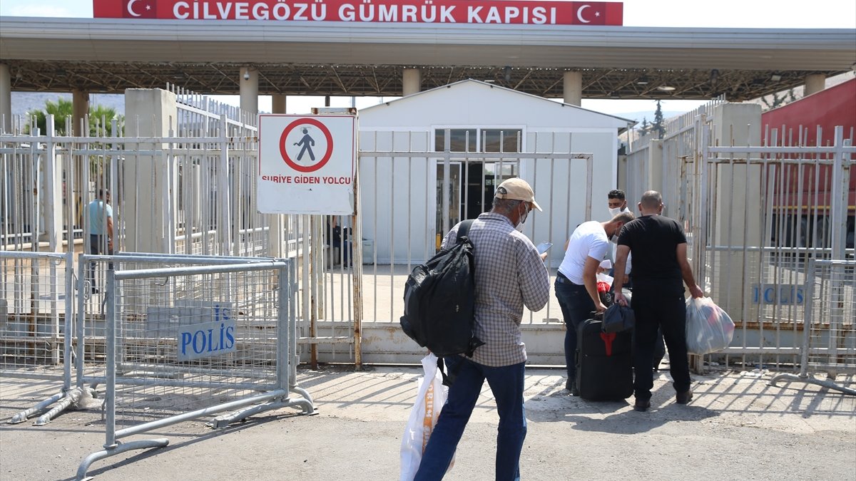 Suriyeliler ülkelerine dönüyor