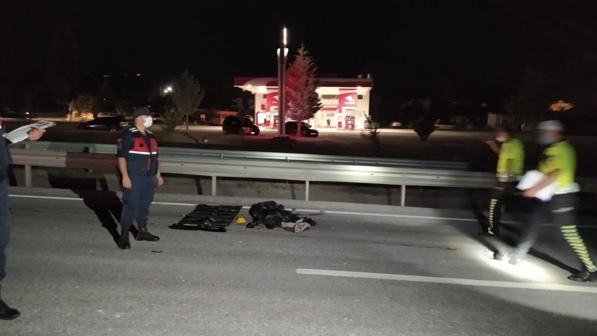 Kütahya'da otomobilin çarptığı iki kardeş biri can verdi