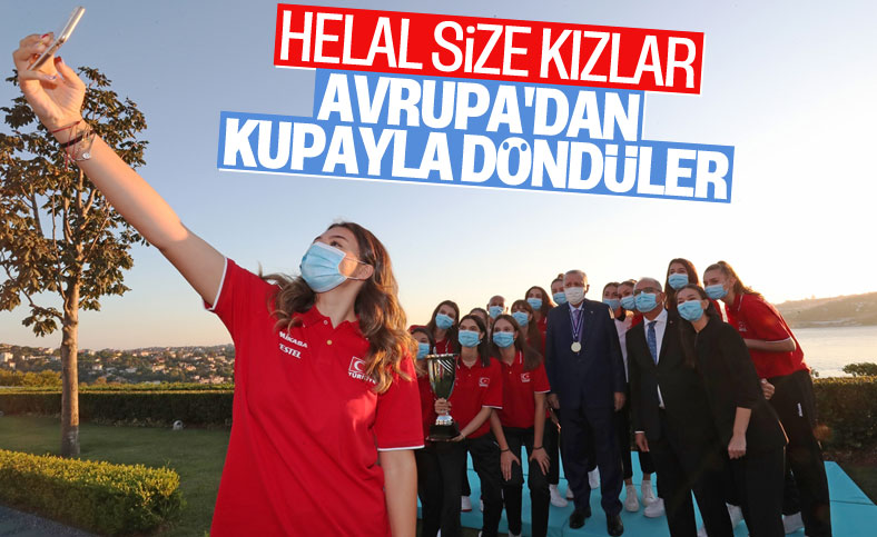 Cumhurbaşkanı Erdoğan, Avrupa şampiyonu voleybolcularımızı kabul etti