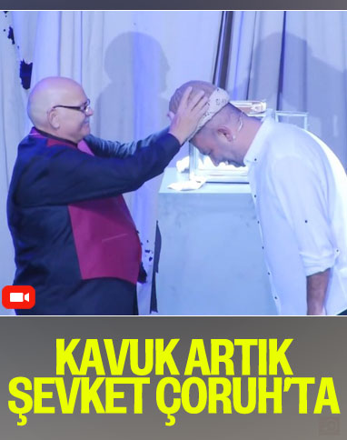Rasim Öztekin, kavuğu Şevket Çoruh’a verdi