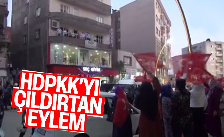 Şırnak'ta çocukları PKK tarafından kaçırılan aileler, HDP binası önünde eylem yaptı