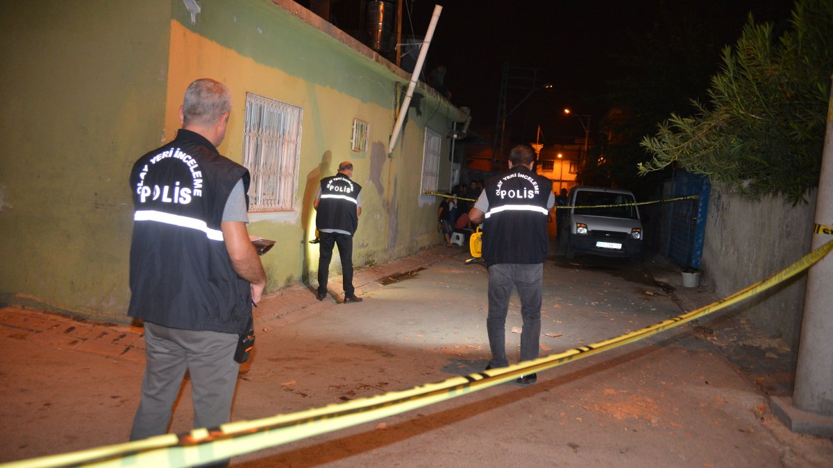 Adana'da komşuların kavgası kanlı bitti: 1 ölü
