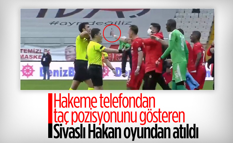 Hakeme telefondan pozisyon gösteren Hakan Arslan kırmızı kart gördü