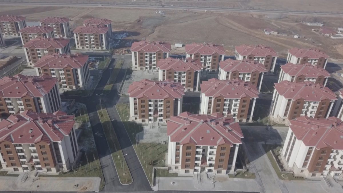 Elazığ da depremzedeler için yapılan yeni konutlarda yaşam başladı