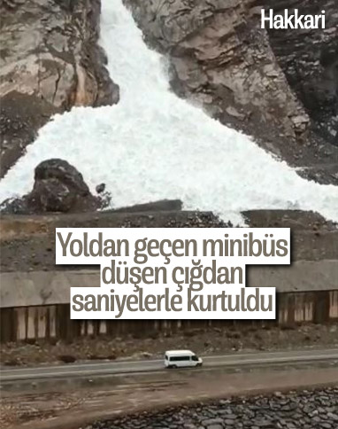 Hakkari'de çığ düşen yolda minibüs saniyelerle kurtuldu