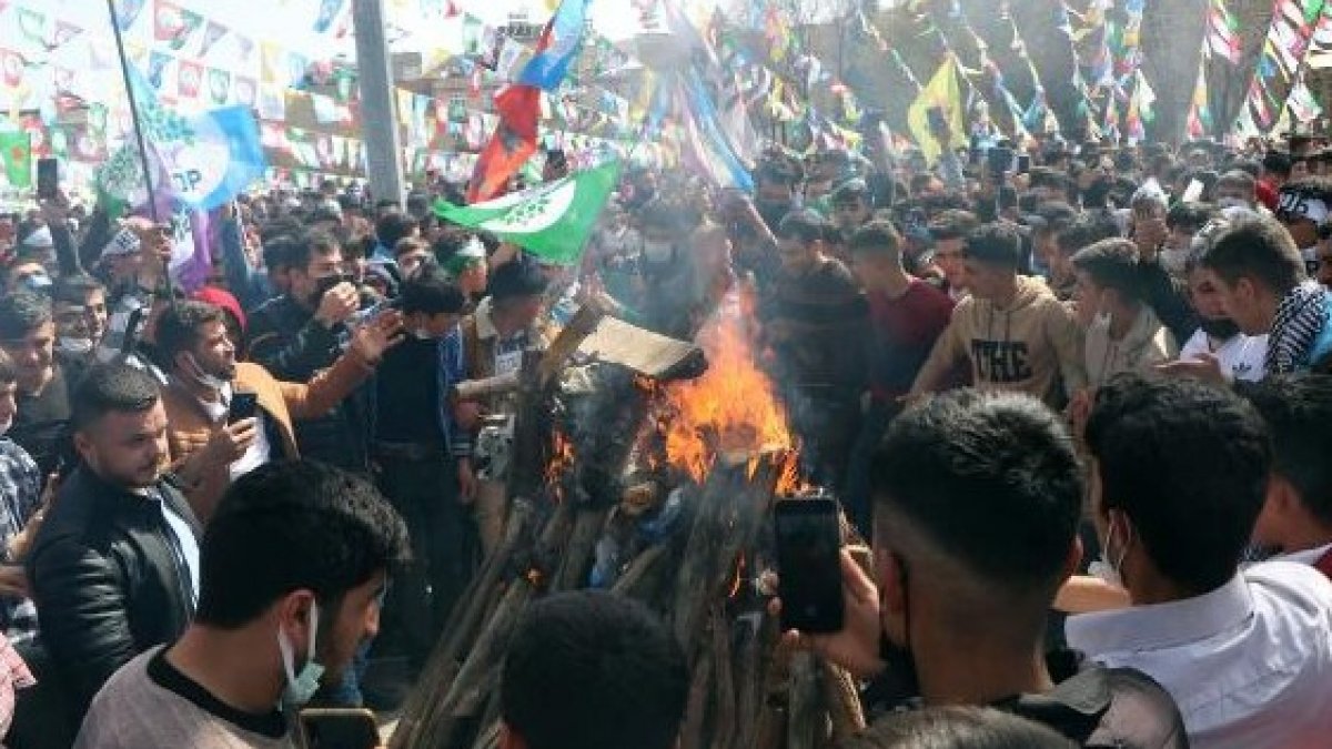 Gaziantep'te nevruz kutlamasında koronavirüs tedbirleri unutuldu