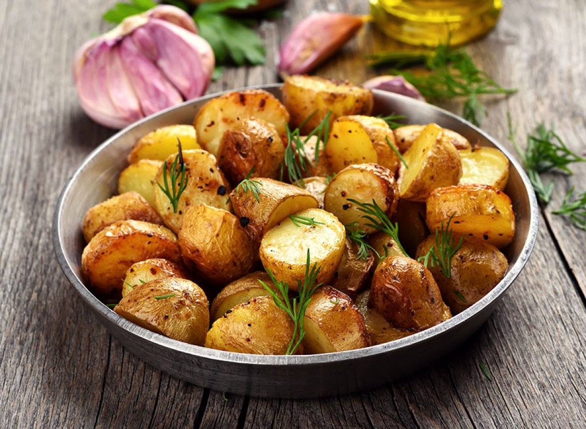 Как пожарить картошку в духовке до золотистой корочки на протвине рецепт с фото