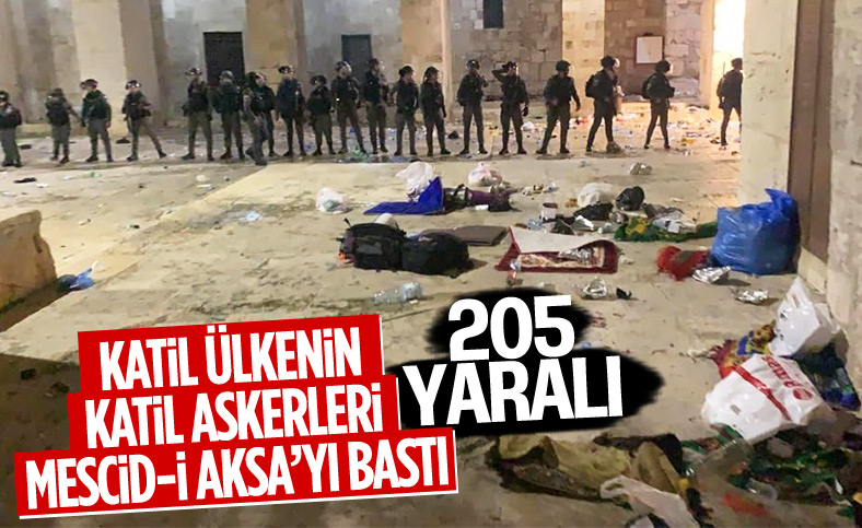 İsrail polisi, Mescid-i Aksa'daki cemaate saldırdı