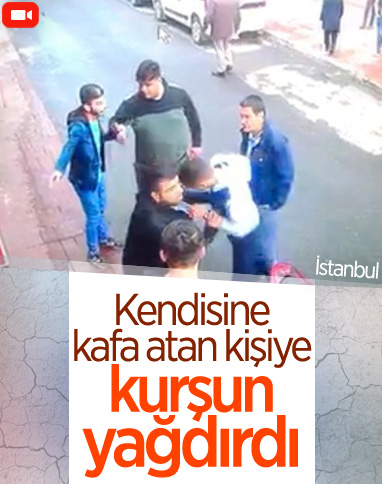 Beyoğlu’nda silahlı kavga kamerada