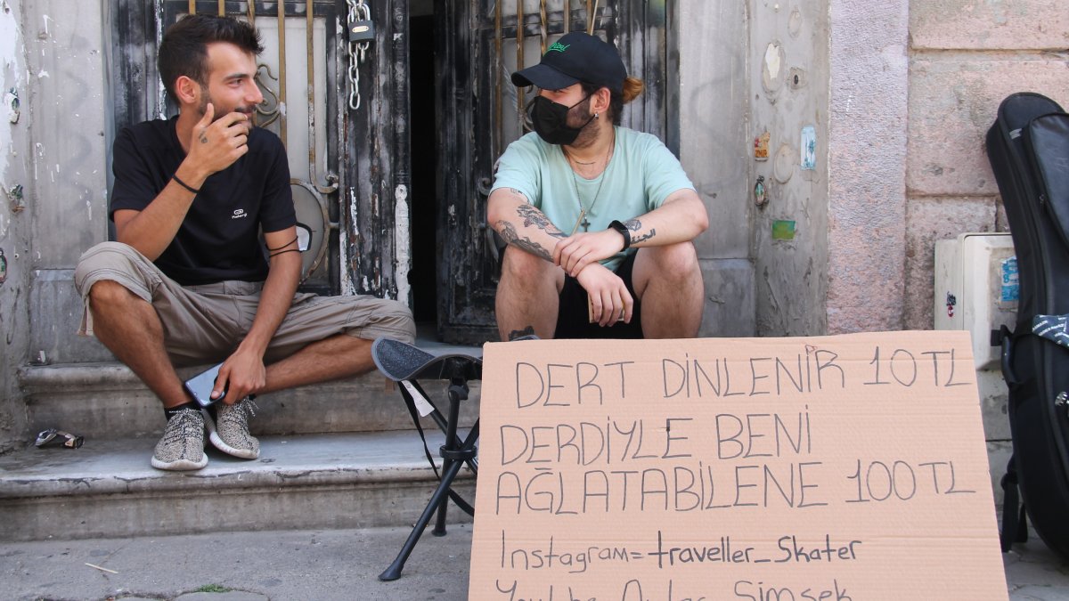 10 liraya dert dinliyor, derdiyle kendisini ağlatana 100 lira veriyor