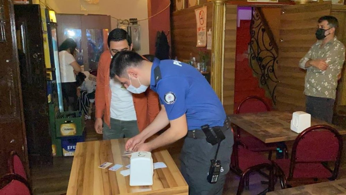 Bursa'da eğlence mekanına baskın yapıldı