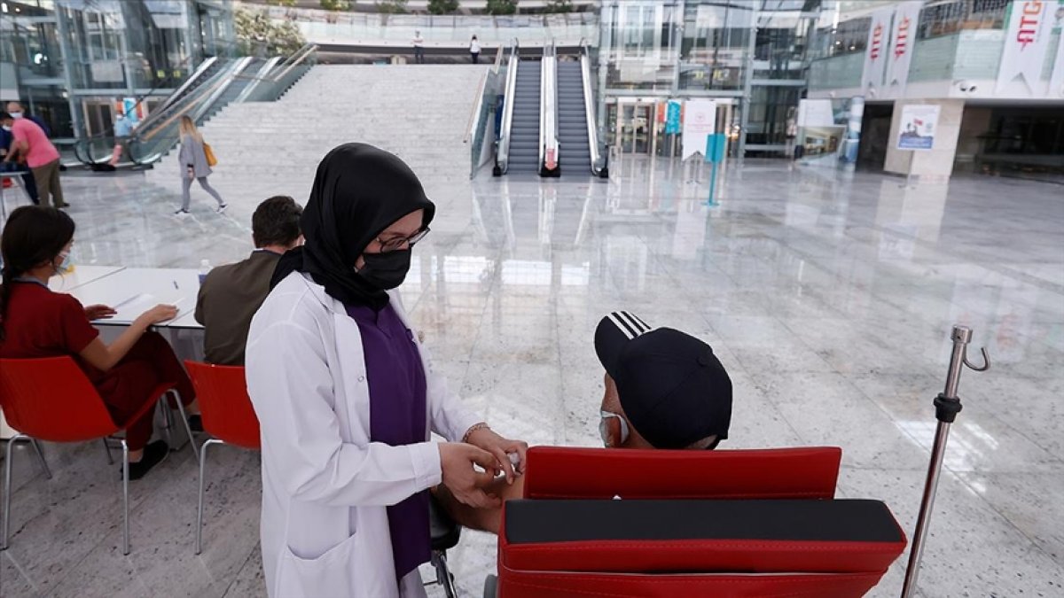 Tren ve otobüs garlarında aşı hizmeti başladı