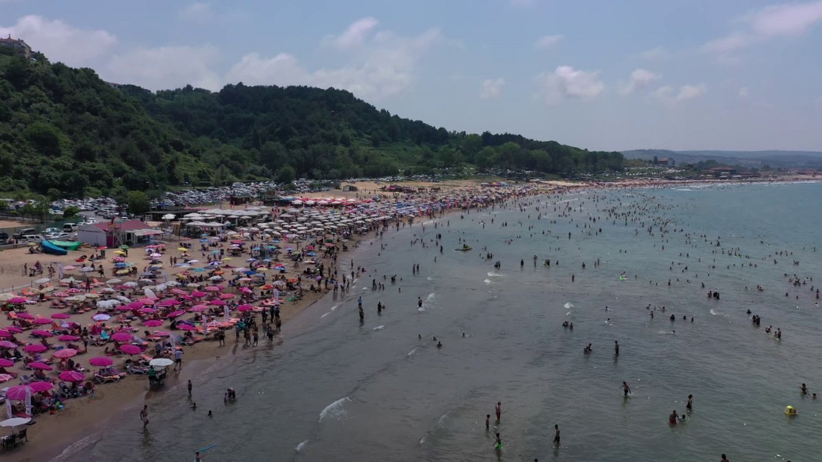 İstanbullular pazar tatilinde Şile plajlarına akın etti