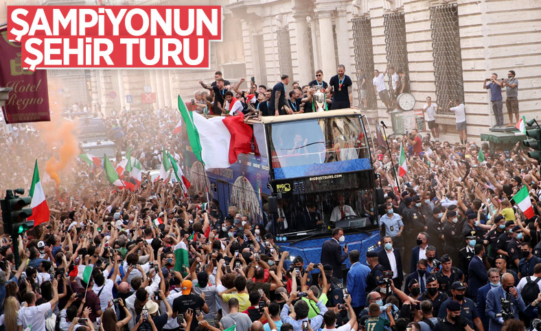 Şampiyon İtalya, Roma'da şampiyonluk turu attı