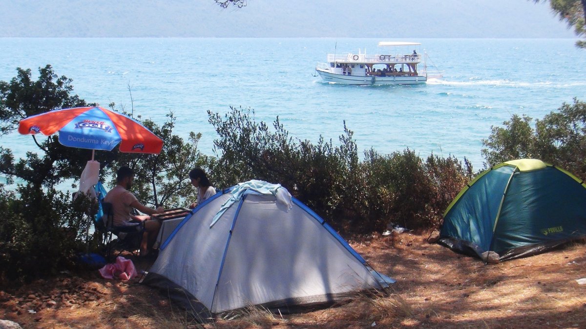 Muğla'da ormanlık alanları çadır kent oldu