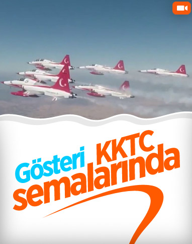 Türk Yıldızları'ndan KKTC'de gösteri uçuşu