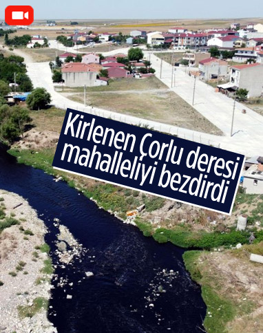 Simsiyah akan Çorlu deresi etrafındaki mahalleli, pencere açamıyor