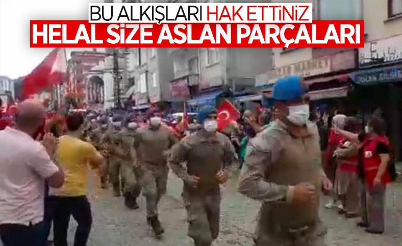 Artvin'deki selde görev yapan yaklaşık 500 komando, alkışlarla uğurlandı
