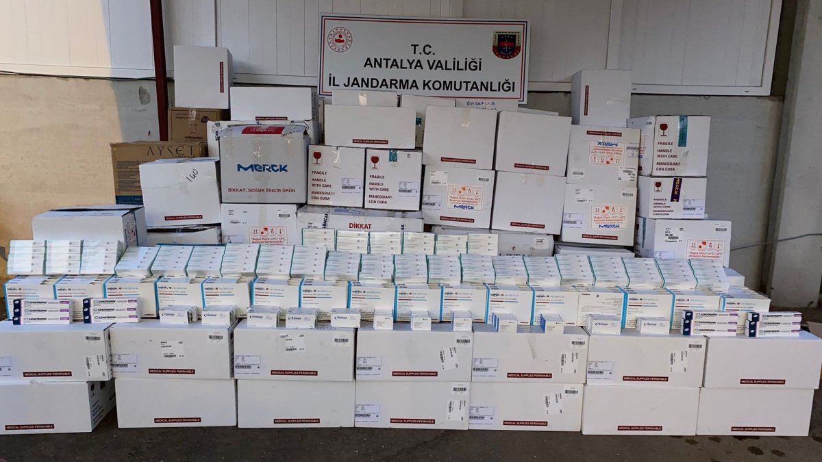 Antalya’da 3 milyon 300 bin liralık kaçak ilaç operasyonu