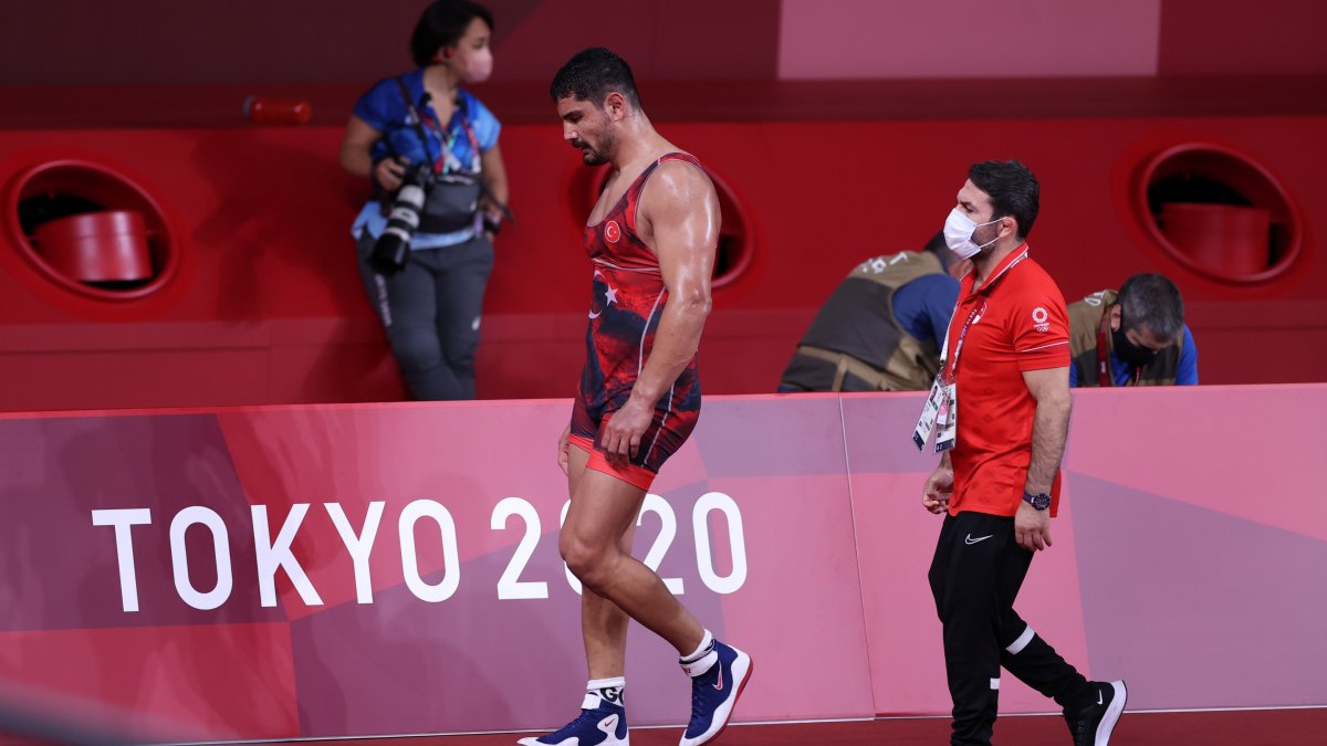 Milli güreşçi Taha Akgül Tokyo'da final şansını kaybetti