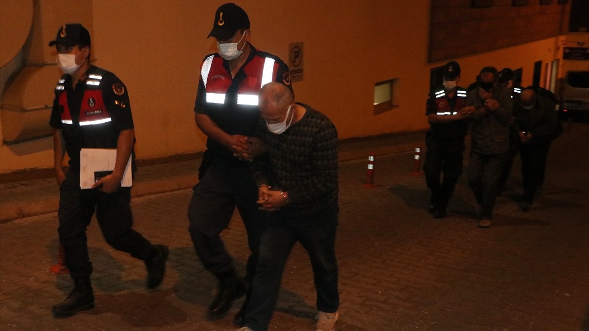 Kayseri'de çevirmeye takılan otomobilde Yahudi Tevrat'ı bulundu