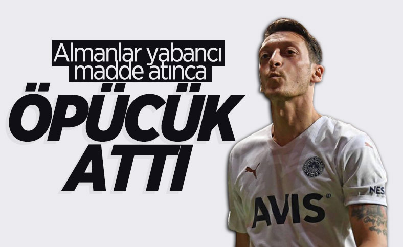 Mesut Özil'den Frankfurt taraftarlarına öpücük