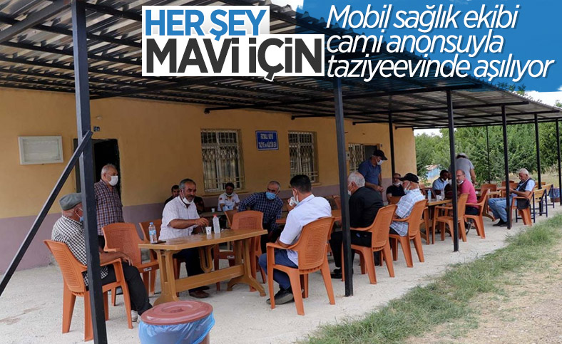 Elazığ'da anonsla çağrılan köylüler, taziye evinde koronavirüs aşısı oluyor
