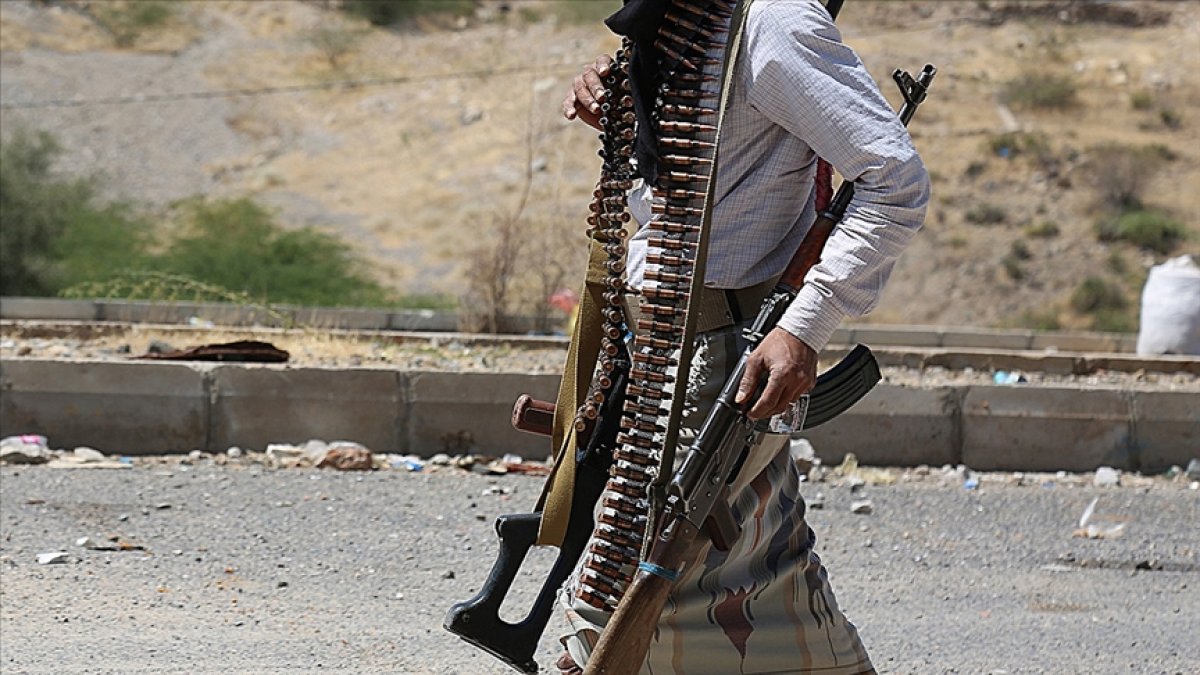 Husilere ait bomba yüklü iki tekne imha edildi